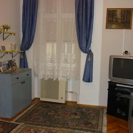 Joe Apartment *
